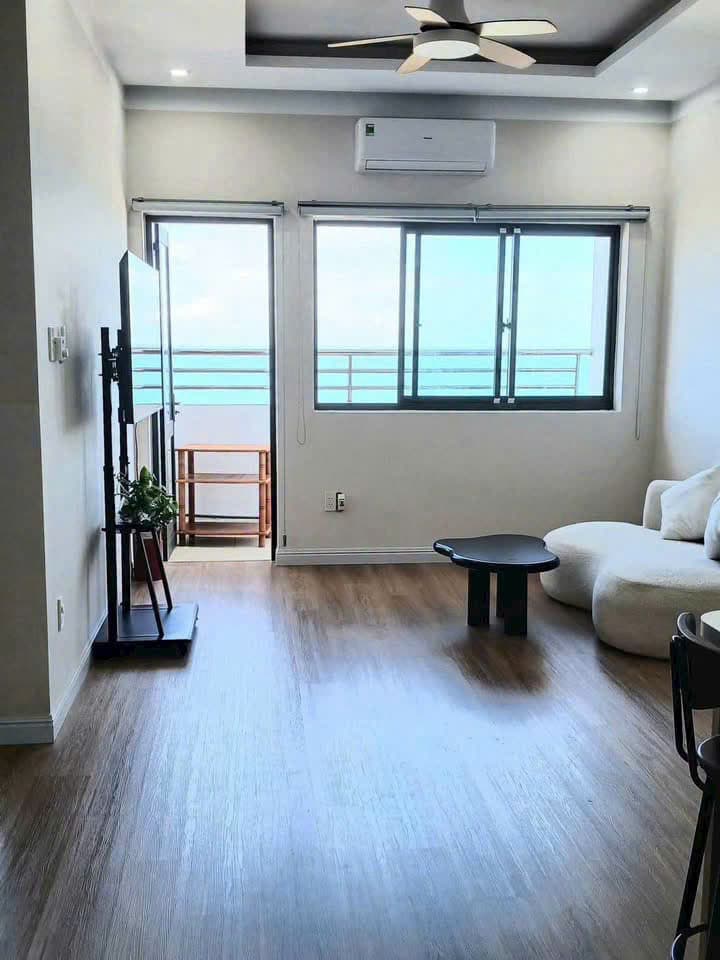 Front Beach · Center 1 photo
