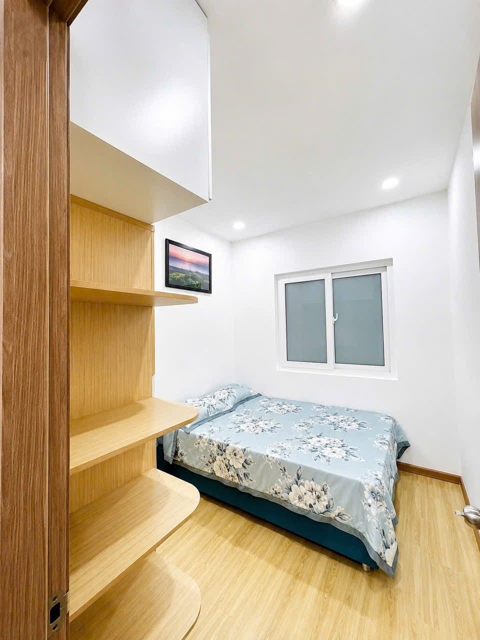 North · Hon Chong 8 photo