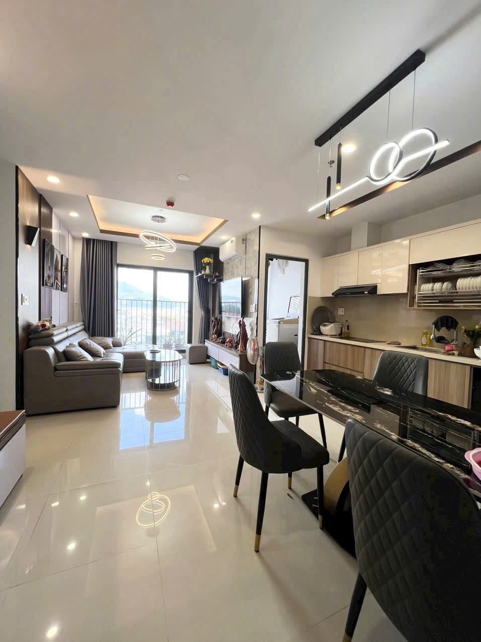 빈디엠쭝 CT9 아파트 2침실 75㎡ 사진 2 |  |