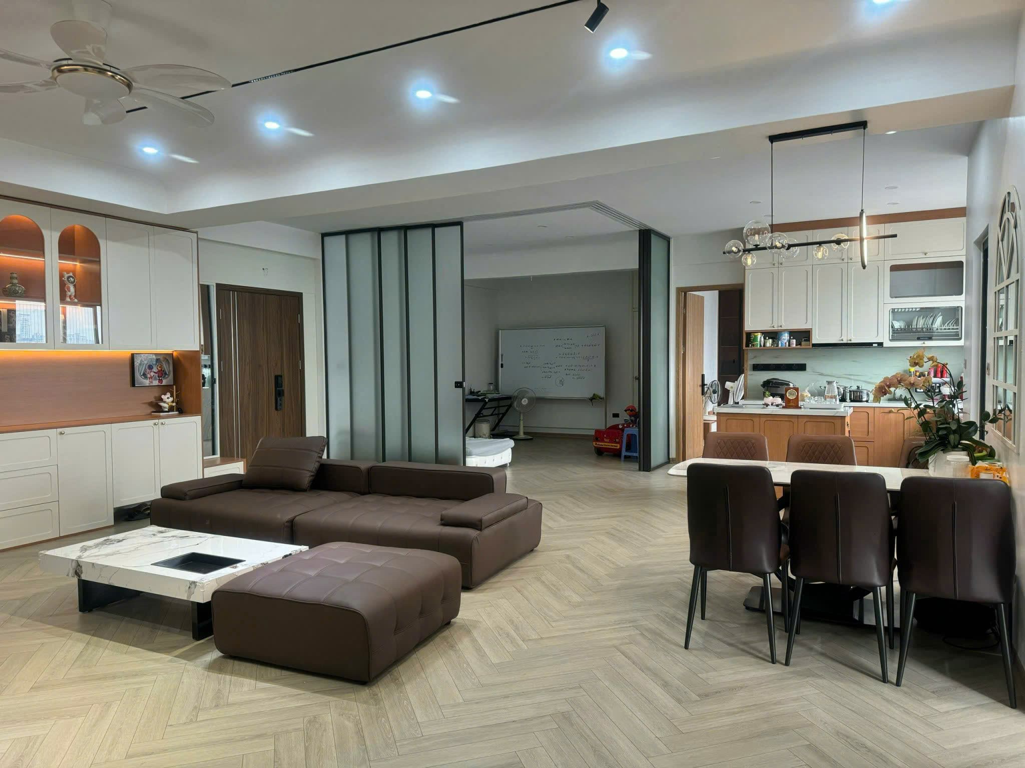 Hanoi Cau Giay Apartment for Rent – 140㎡, 3 Bedrooms 사진